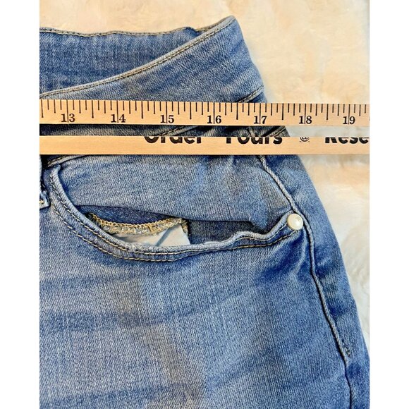 Judy Blue Denim Shorts Womens 2XL Blue Jean 5-Pocket Zip Fly Mid Wash Casual - Picture 8 of 8